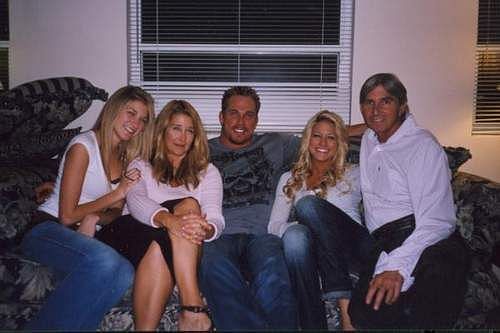 Kelly Kelly with Test and his family