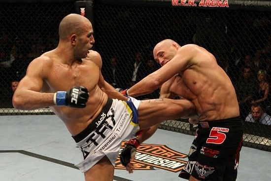 The 2009 fight between Brandon Vera and Randy Couture featured a controversial decision
