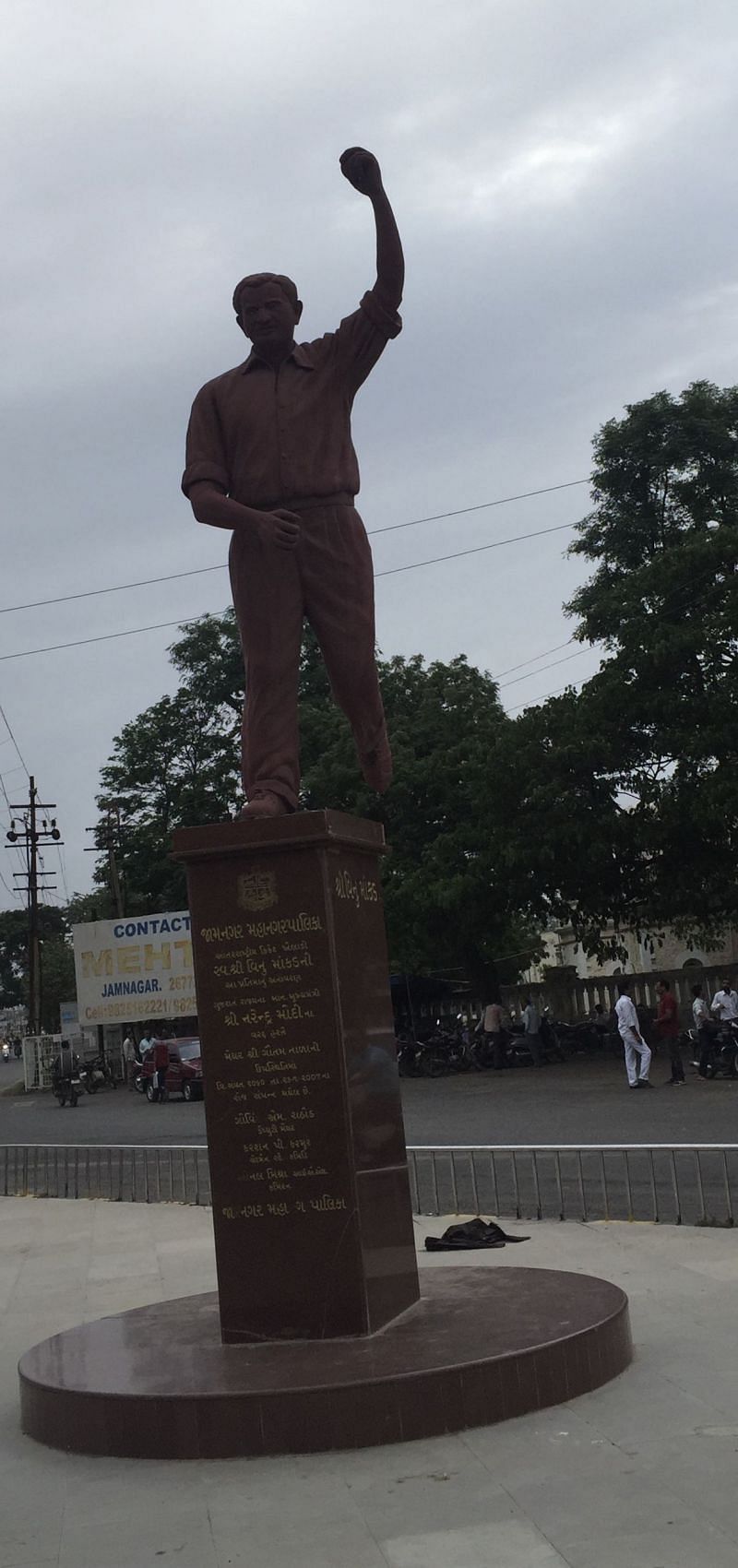 Vinoo Mankad&#039;s statue in Jamnagar