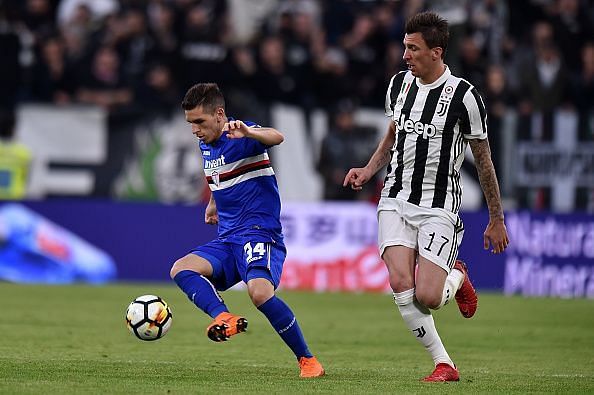 Lucas Torreira in action for Sampdoria against Juventus