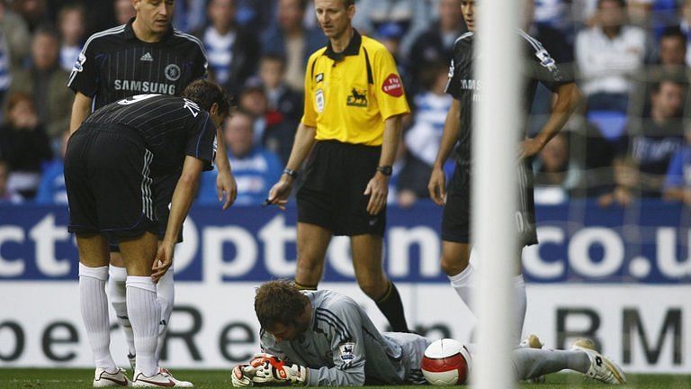 Cech after the collision with Reading&#039;s Stephen Hunt