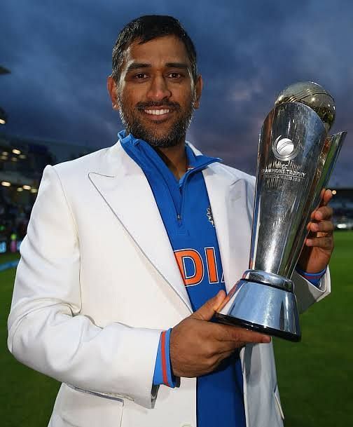 DHONI WITH 2013 CHAMPIONS TROPHY