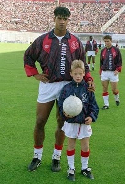 Frank Rijkaard with a young Wesley Sniejder