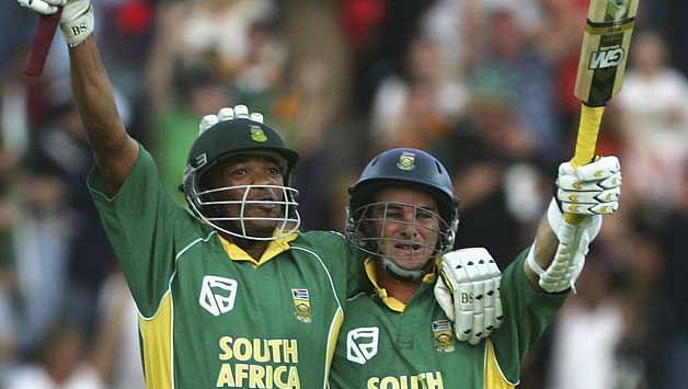 Makhaya Ntini remained unbeaten on 42 while Albie Morkel too was unbeaten on 23 as South Africa posted a below par 186 for 9 in their 50 overs