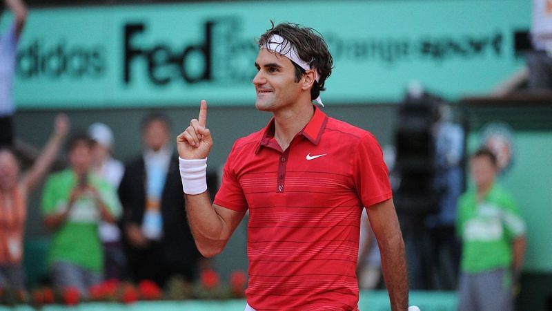 Federer exults after ending Djokovic&#039;s stunning 41-0 start to the year, at the 2011 French Open semis