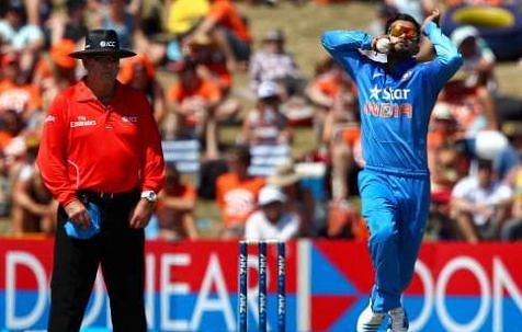विराट कोहली ने गेंदबाजी में विकेट हासिल किया है 