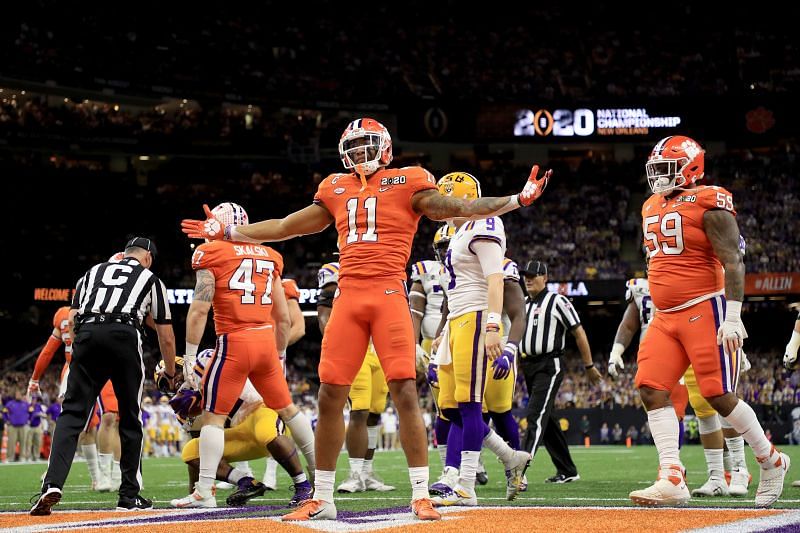 Isaiah Simmons celebrates during the National Championship Game