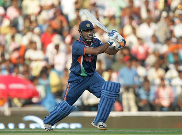भारत को श्रीलंका के खिलाफ 3 विकेट से हार का सामना करना पड़ा और धोनी की शतकीय पारी गई बेकार