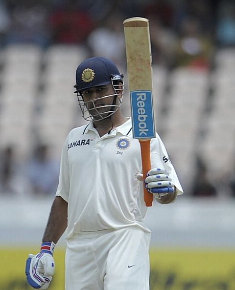 भारत ने वेस्टइंडीज को एक पारी और 15 रनों से हराया था। धोनी ने पहली पारी में बनाए थे 144 रन