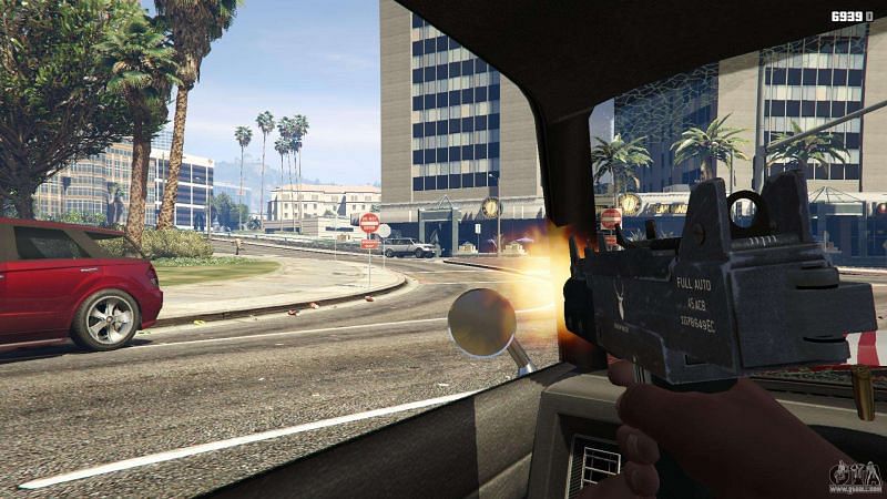 GTA 5: How to shoot while driving a car