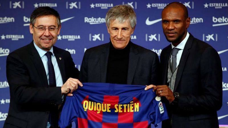 Quique Setien (centre) being presented as Barcelona manager by Josep Maria Bartomeu (left) and Eric Abidal (right)