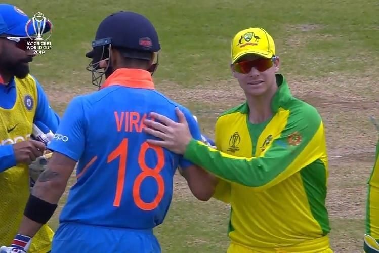 Virat Kohli and Steve Smith shaking hands