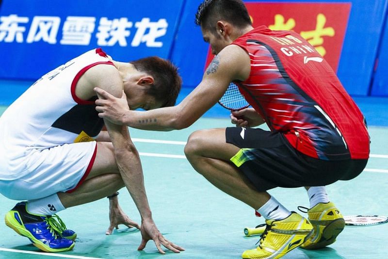 Lin Dan comforts Lee Chong Wei after the latter had to retire from the 2013 World Championships final