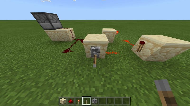 How to make Redstone Clock in Minecraft Step 3