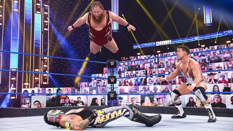 WWE SmackDown में ओटिस का हमला