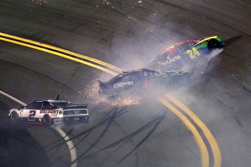 William Byron (24) crashes in the Daytona Duels. Photo/Getty Images