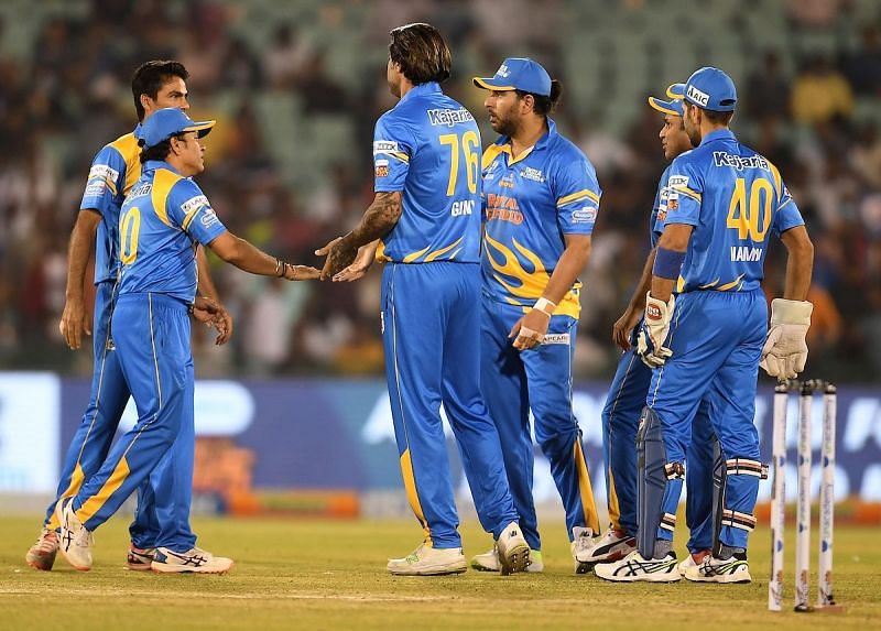 इंडिया लेजेंड्स ने जबरदस्त मुकाबले में वेस्टइंडीज लेजेंड्स को हराते हुए फाइनल में जगह बनाई