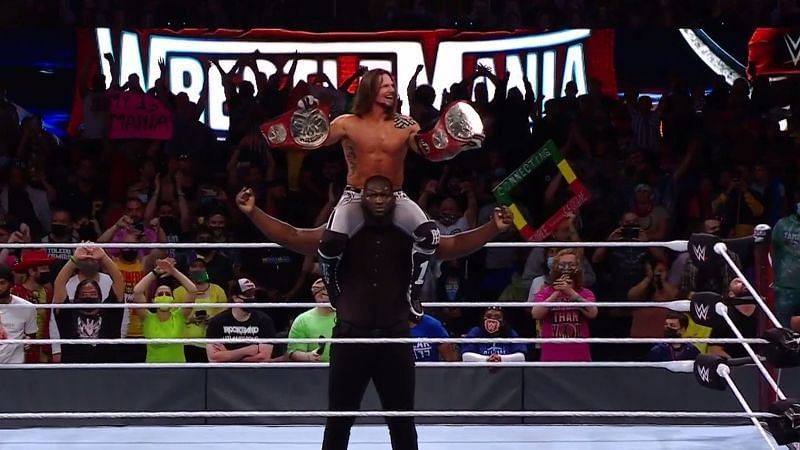 एजे स्टाइल्स और ओमोस बने Raw टैग टीम चैंपियंस