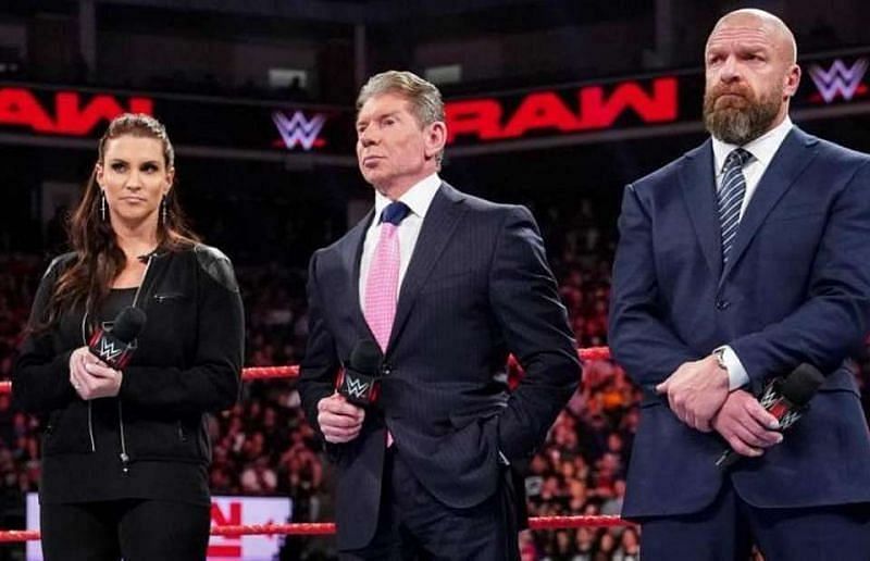 WWE चेयरमैन विंस मैकमैहन, स्टैफनी मैकमैहन और ट्रिपल एच