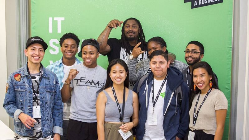 Marshawn Lynch works with Oakland&#039;s youth