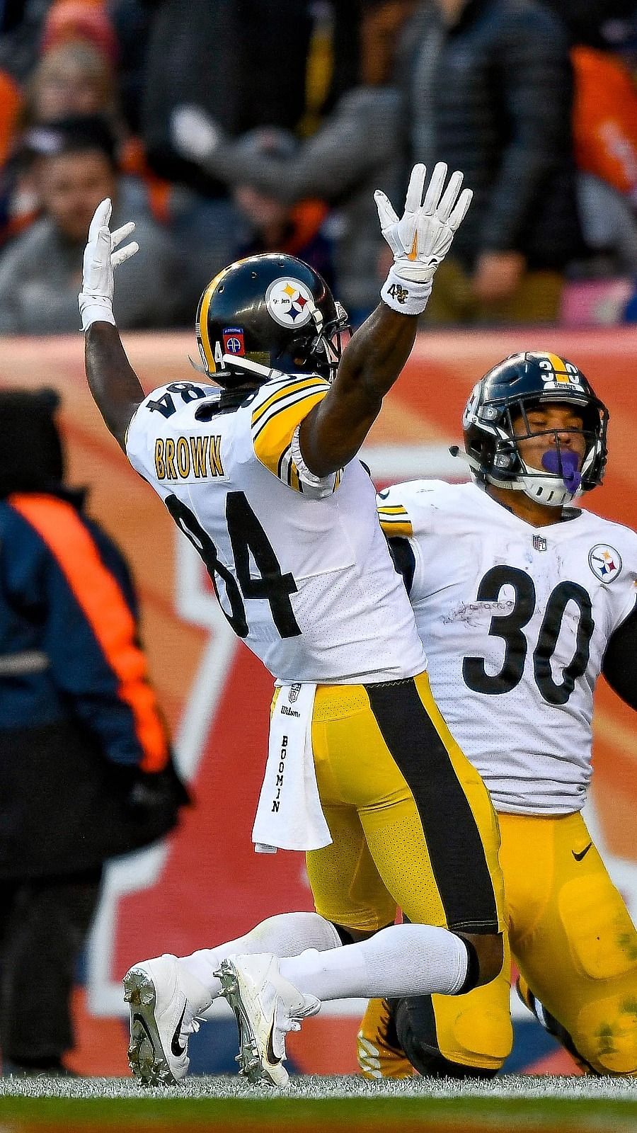 JuJu Smith-Schuster blames Antonio Brown for Steelers breakup JuJu Smith-Schuster blames Antonio Brown for Steelers breakup