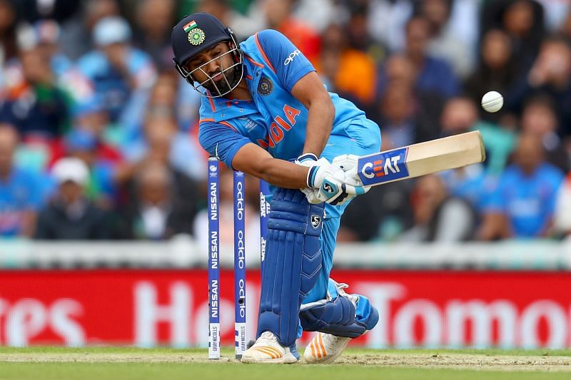 रोहित शर्मा ने श्रीलंका के खिलाफ वनडे में दो दोहरे शतक लगाए हैं 