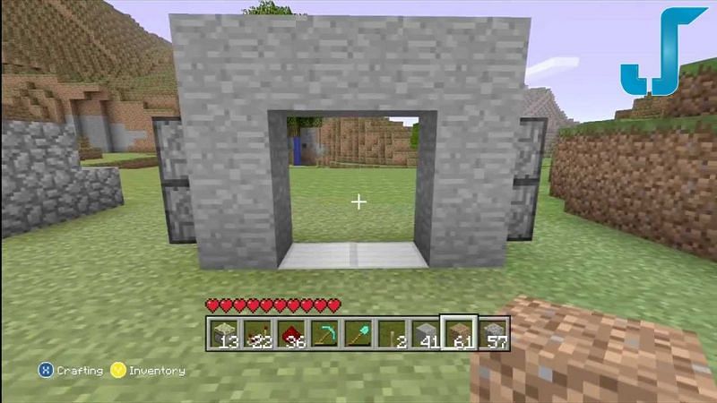 What the hidden piston door looks like before it is hidden (Image via Jankesaurous on YouTube)