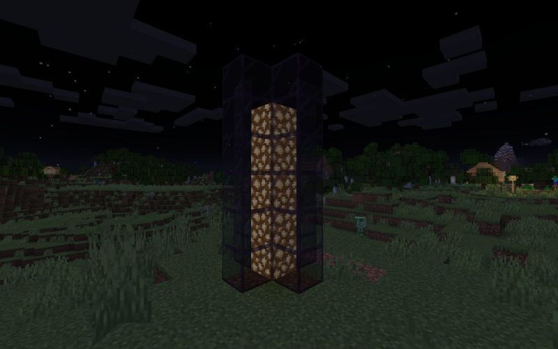 What does tinted glass do in Minecraft?