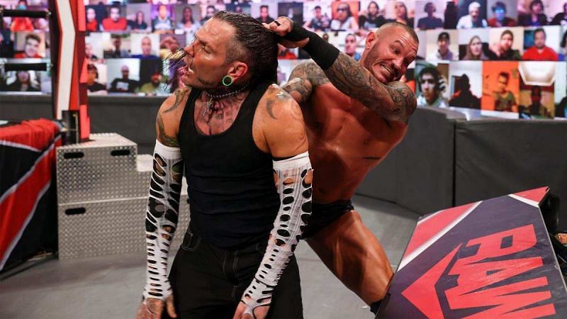 दिग्गज WWE सुपरस्टार्स जिनकी Raw में काफी कमी खली