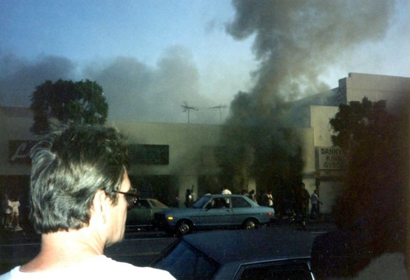 A building on fire, during the 1992 Los Angeles Riots (Image via Wikipedia)