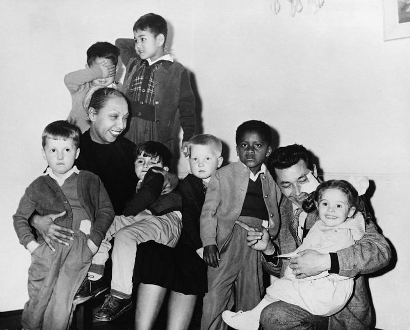 Josephine Baker and 7 of her 12 children (Image via Hulton Deutsh/Getty Images)
