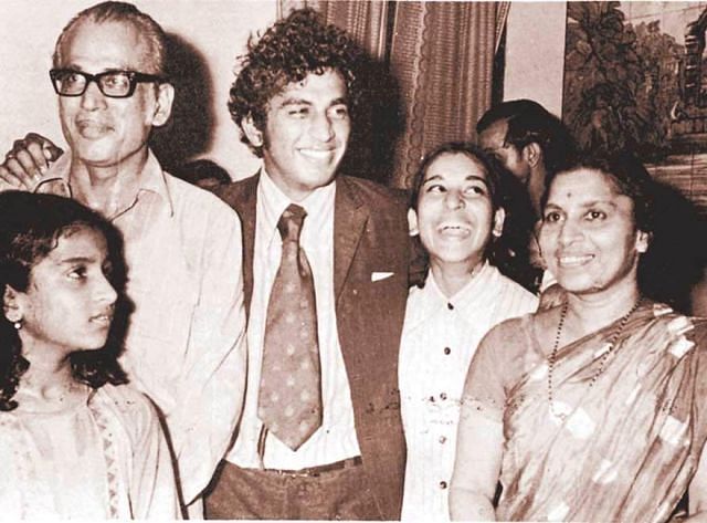 Sunil Gavaskar's Family - Father, Mother, Siblings, Wife, Son