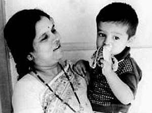 Childhood Picture of Rahul Dravid with his Mother
