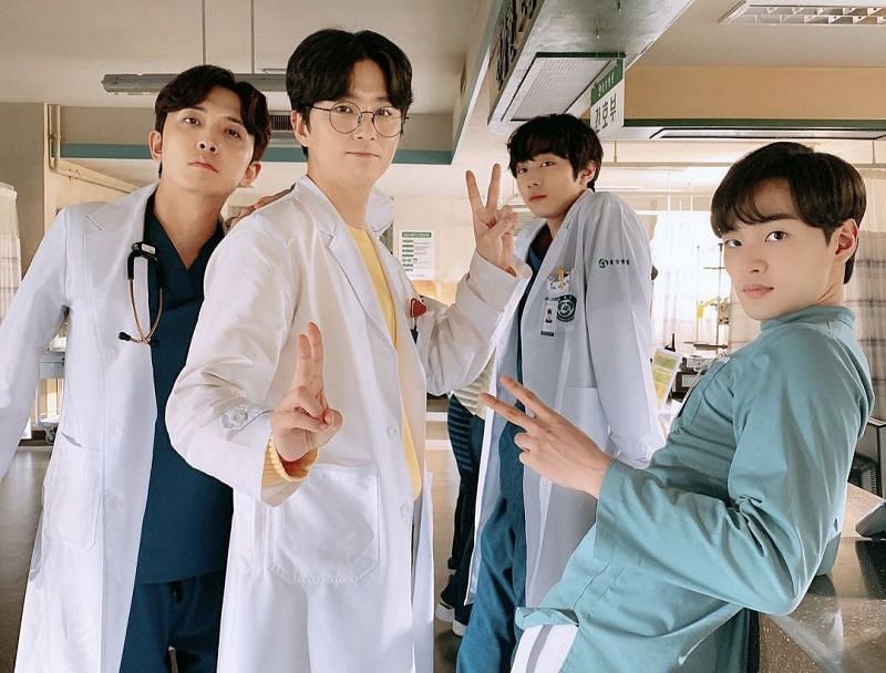Dr. Romantic 3 to release in 2022, to be led by Han Suk-kyu and Ahn Hyo-seop