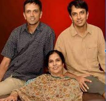Rahul Dravid and his younger brother Vijay dravid with his mother