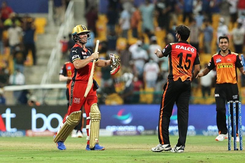  सनराइजर्स हैदराबाद के खिलाफ मुकाबले के बाद एबी डीविलियर्स (Photo Credit - IPLT20)
