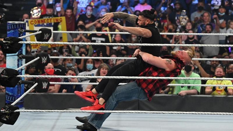 WWE यूनिवर्सल चैंपियन रोमन रेंस को मिली हार