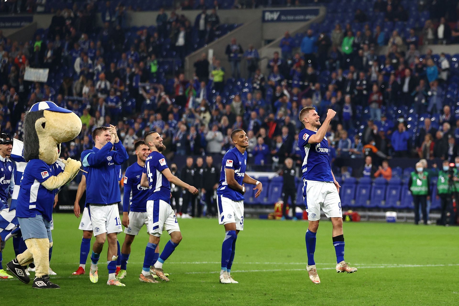 FC Schalke 04 v Hannover preview - 2. Bundesliga