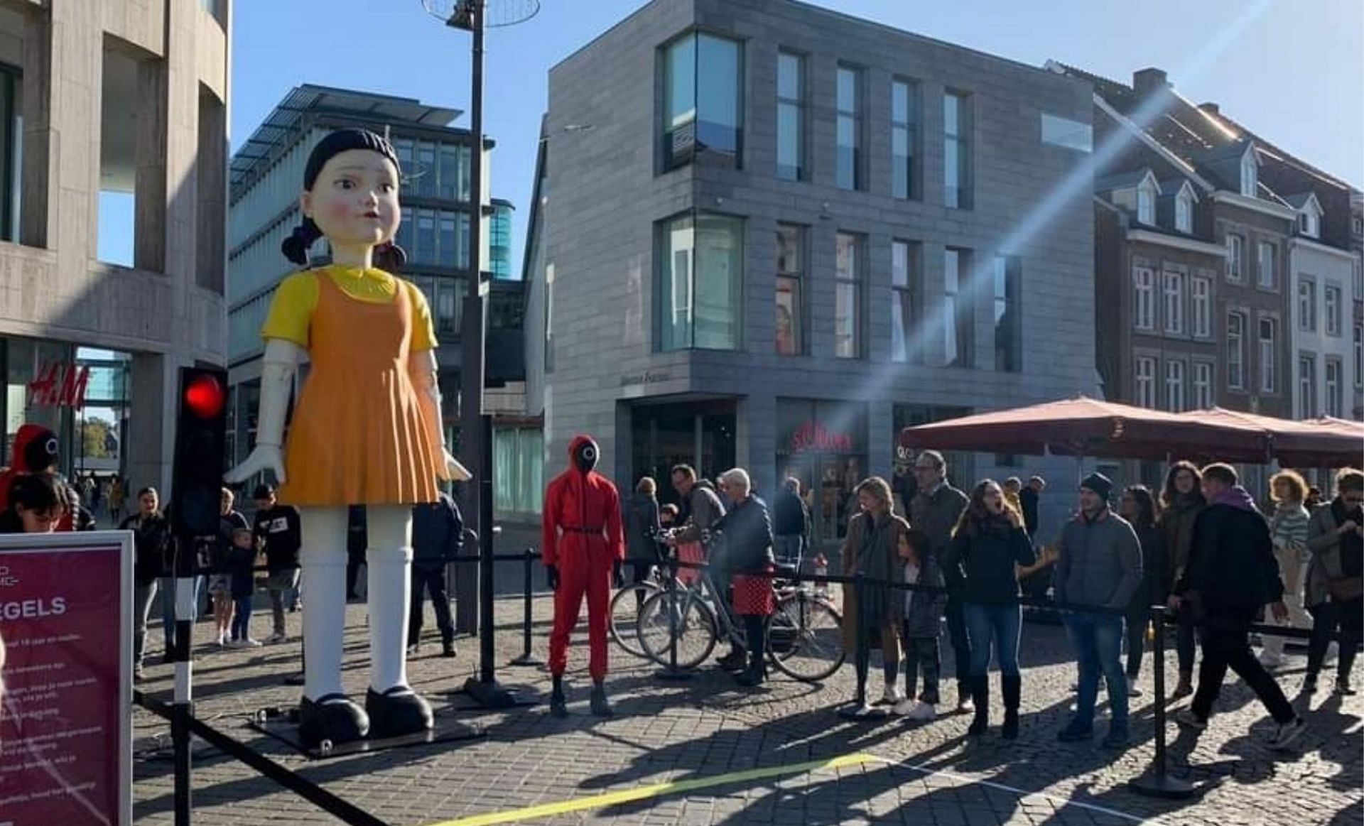 Real-life Squid Game play day held in the Netherlands (Image via Twitter/@LikeToBeBossy)