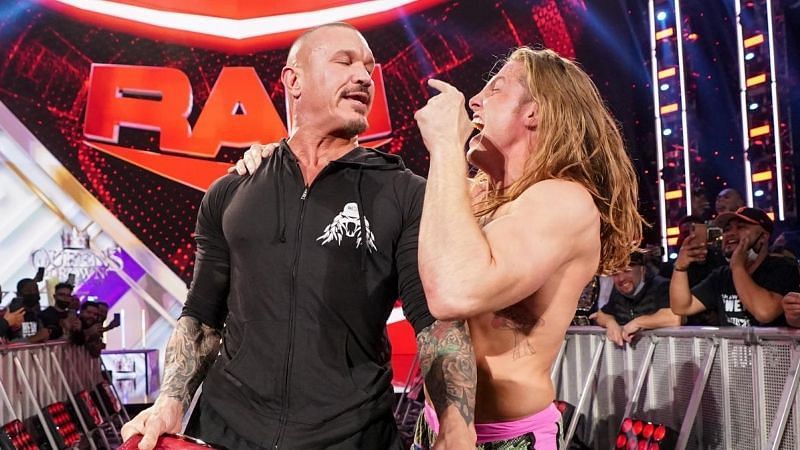 WWE Raw में रैंडी ऑर्टन ने जबरदस्त अंदाज में लगाया RKO