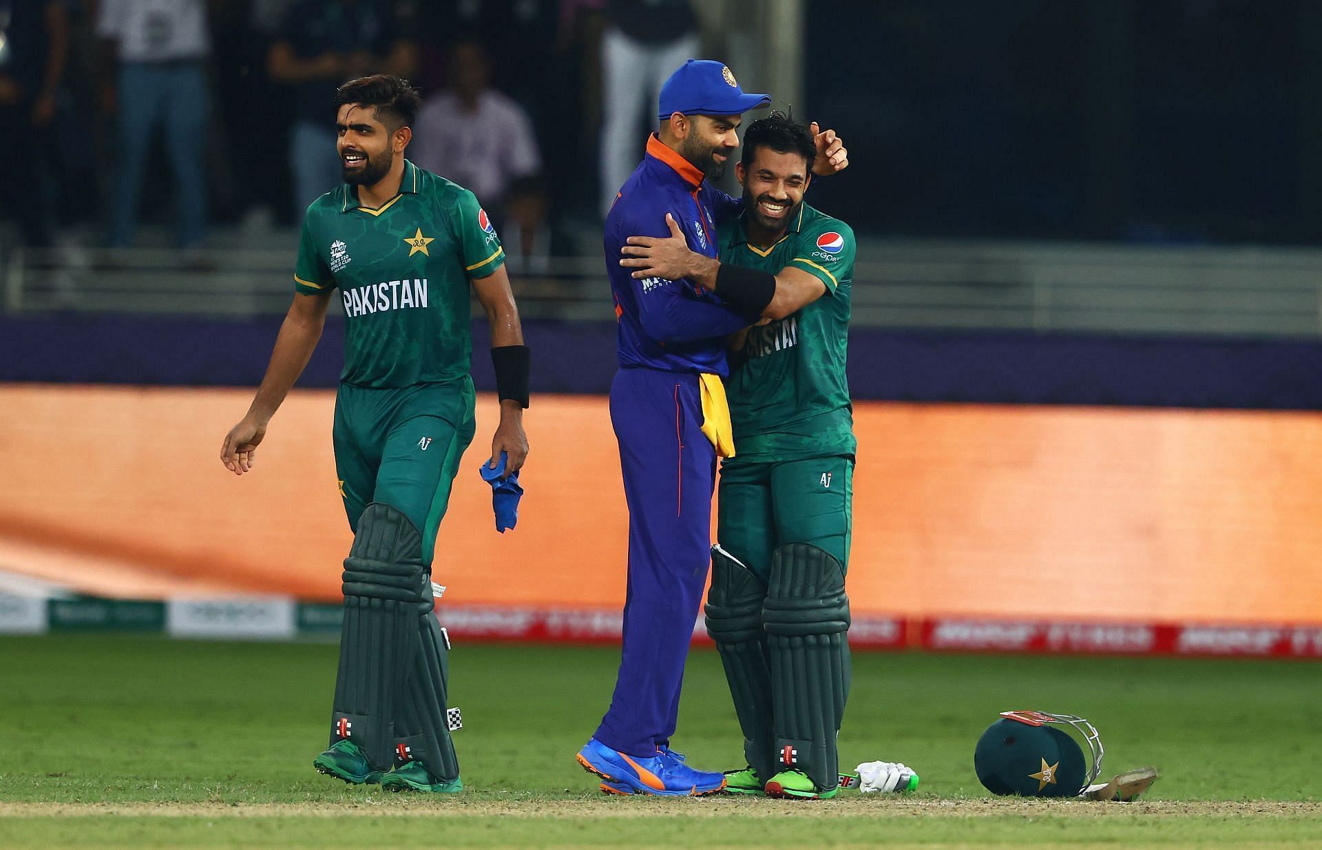 पाकिस्तान ने पहले मुकाबले में भारत को हराया है