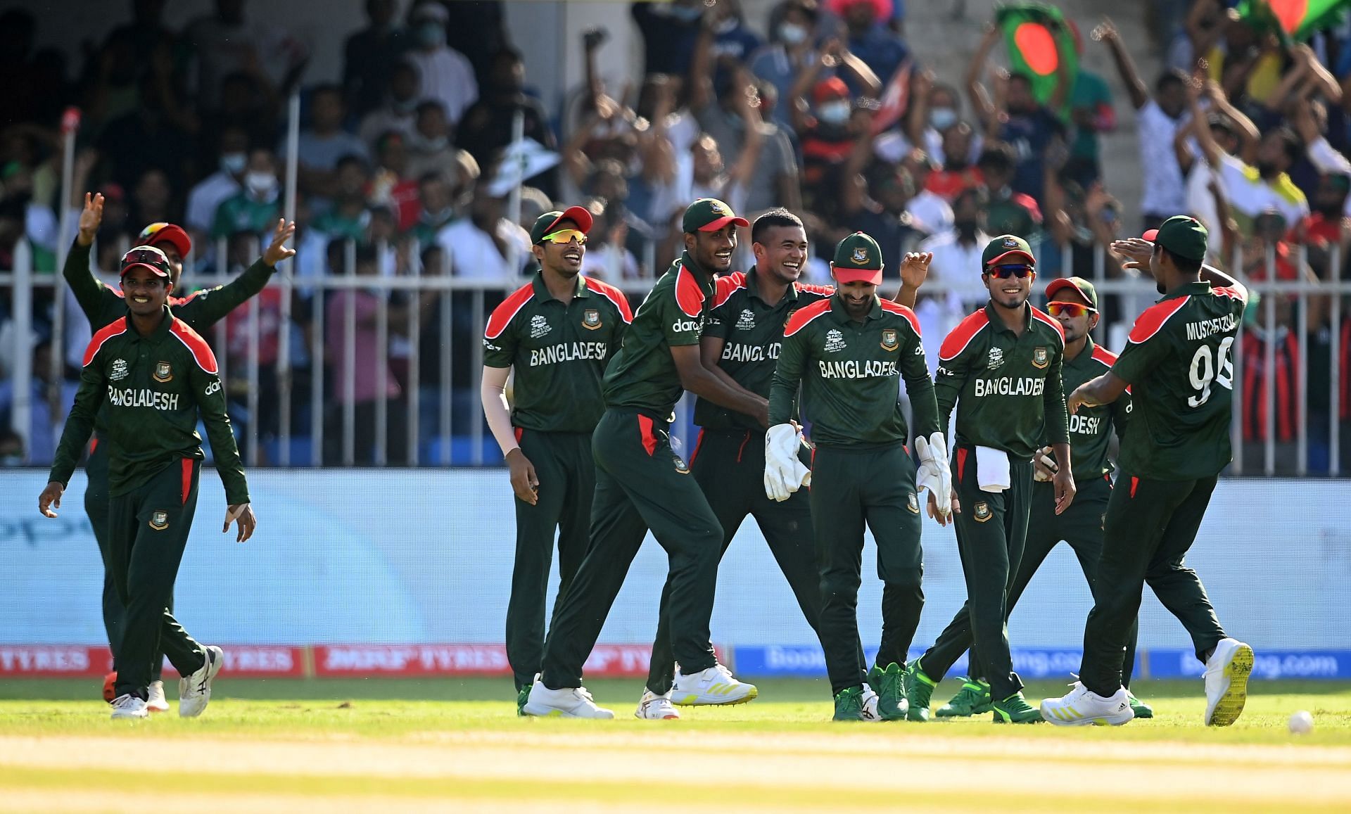 बांग्लादेश की टीम से कई खिलाड़ी बाहर हैं 
