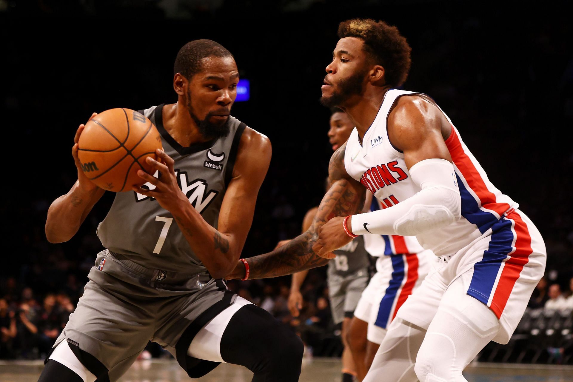 Kevin Durant (#7) of the Brooklyn Nets drives to the net against Saddiq Bey (#41) of the Detroit Pistons.