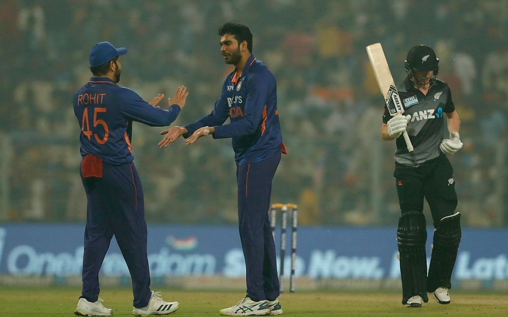 वेंकटेश ने बेहतरीन गेंदबाजी करते हुए एक विकेट भी चटकाया (Photo Credit - BCCI)