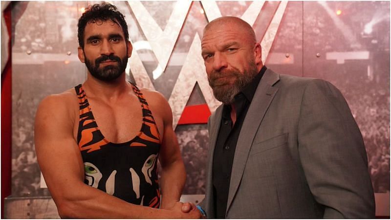 WWE ने भारतीय सुपरस्टार को बाहर का रास्ता दिखाया