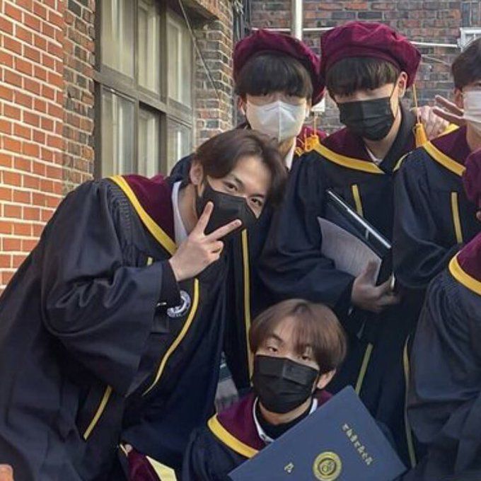 Kpop idol Doyoung graduates from high school; celebrates with Treasure