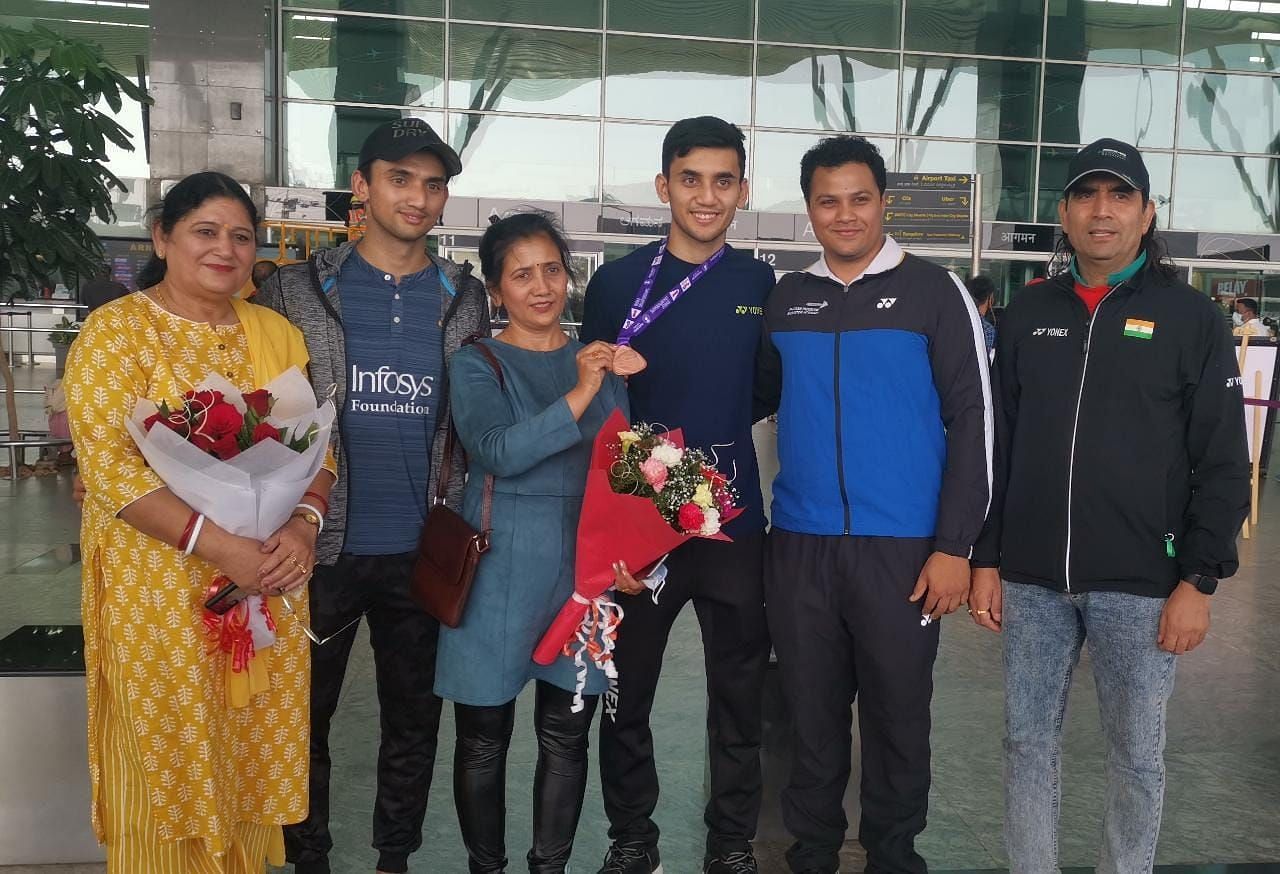 (L-R): DK Sen&#039;s elder sister, Lakshya&#039;s elder brother Chirag Sen, Lakshya Sen&#039;s mother, Lakshya, DK Sen&#039;s nephew and DK Sen at the Bengaluru Airport on Tuesday. (Image courtesy: DK Sen)