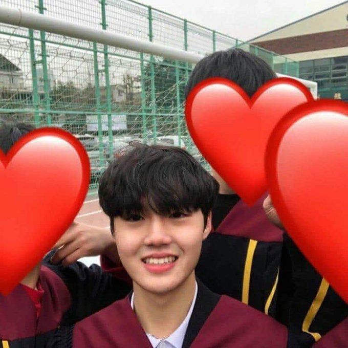 Kpop idol Doyoung graduates from high school; celebrates with Treasure