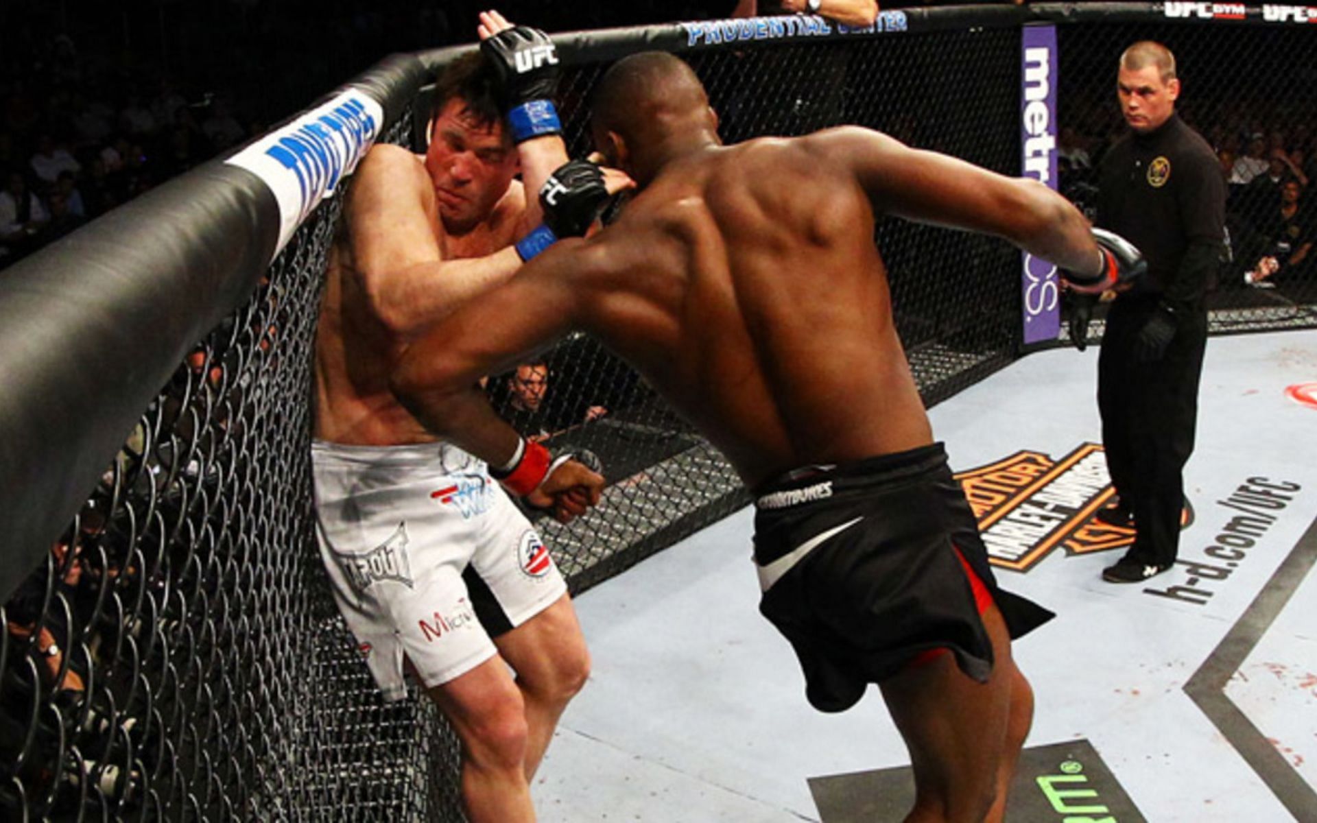 5 Times A UFC Fighter Suffered A Serious Injury Mid-fight And Went On ...