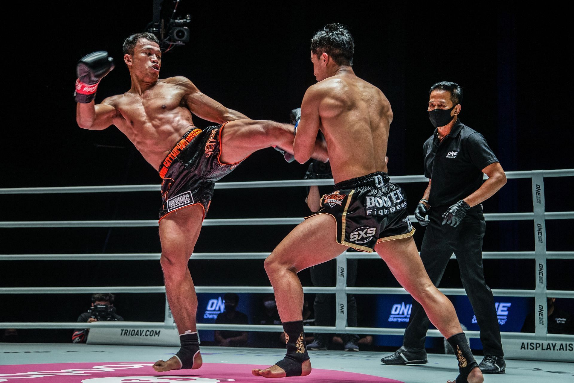 Sitthichai (left) eyes another fight against Superbon (right). [Photo: ONE Championship]